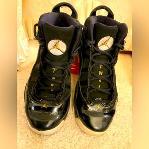 Nike air TWO3 YOUTHS HITOP PATENT & SUEDE SNEAKERS